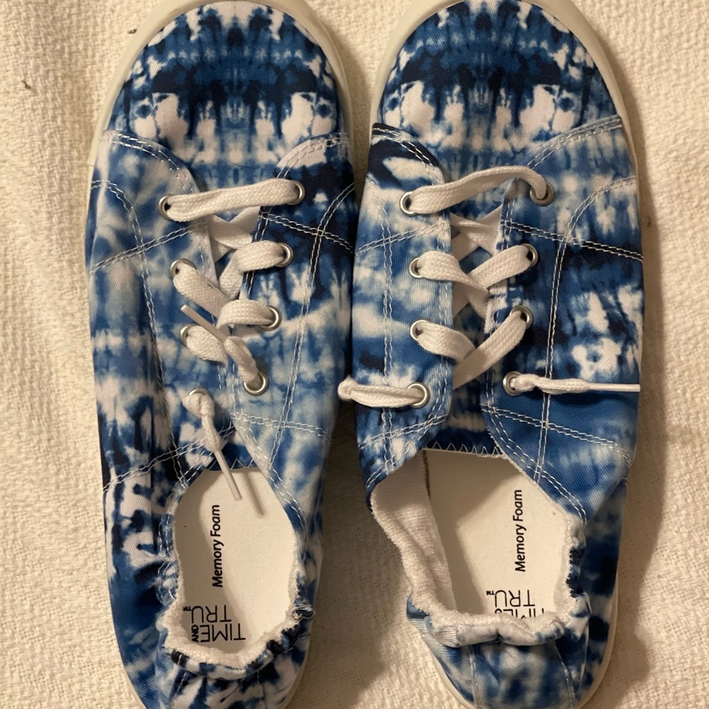 Women’s size 12 wide shoes
